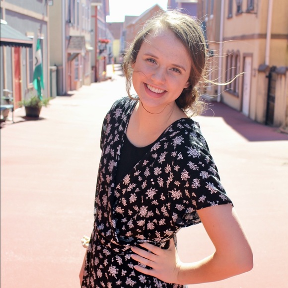 Meet your Posher, Cambrie - Picture 1 of 1